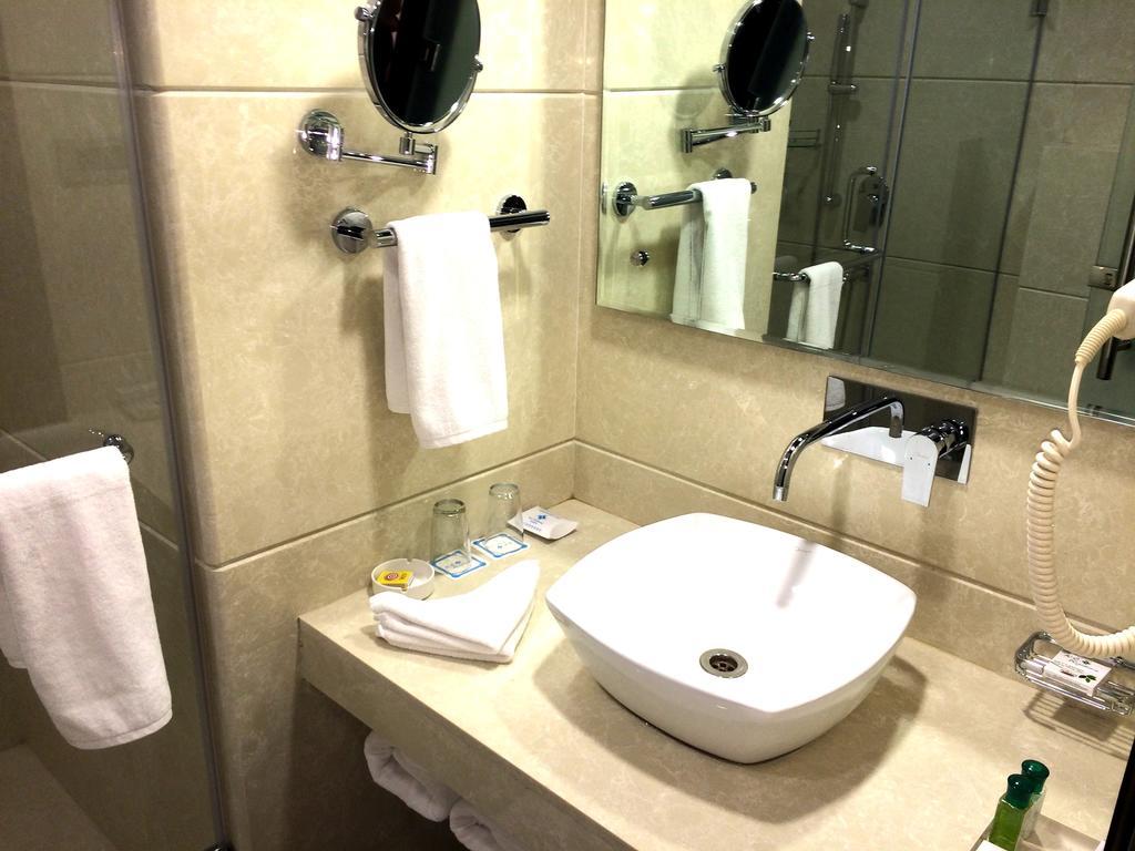 מלון K C Residency, ג'אמו מראה חיצוני תמונה